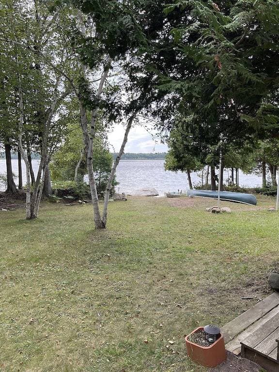 Foto 10 von 20: Shadwell, beautiful private setting on Font Lake