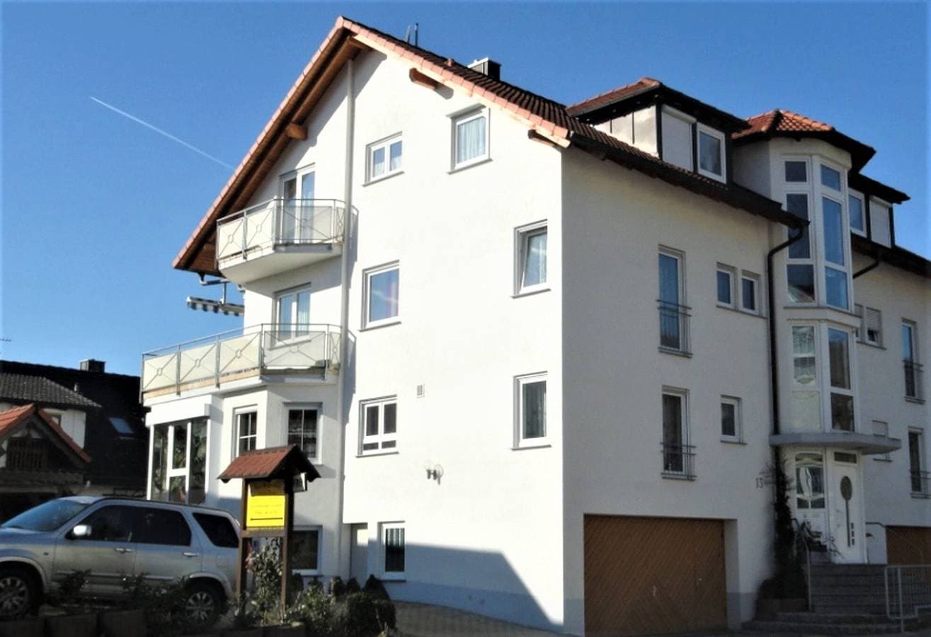 Foto 2 von 17: Kleine Ferienwohnung mit Seeblick, Balkon und Wi-Fi
