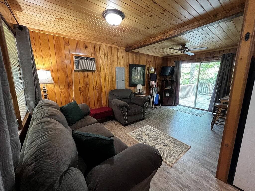 Foto 4 von 15: Cardinal's Landing – Überdachte Veranda – Haustierfreundlich – Privat