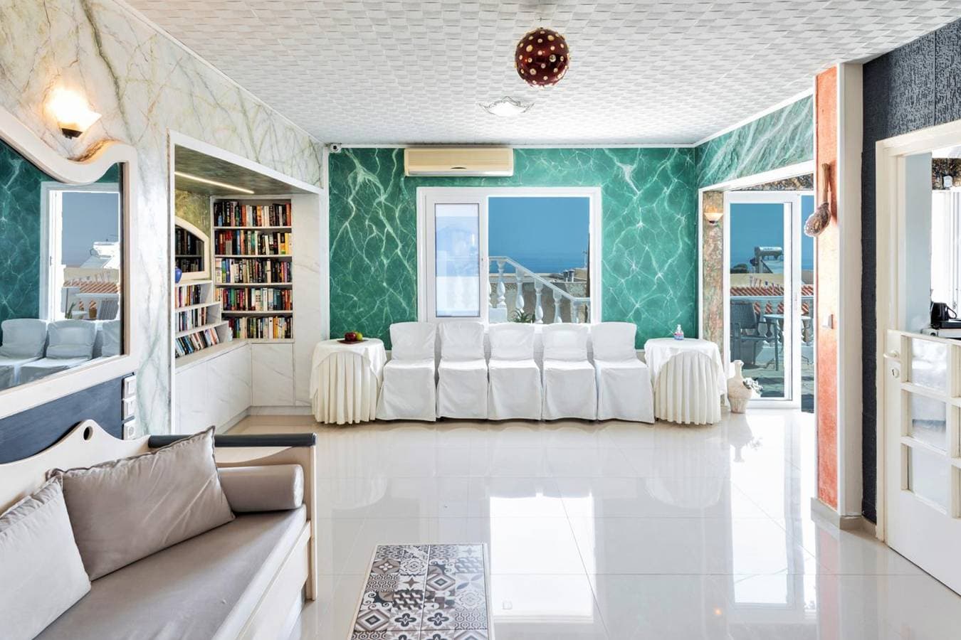 Foto 4 von 20: 2 Bed Apartment - Sleeps 8 - Pool Patio Views