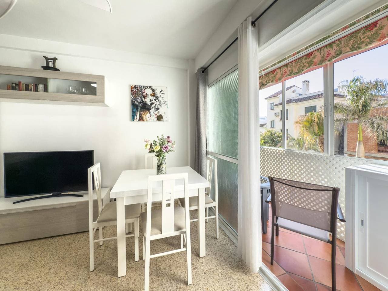 Zentrales Apartment mit Balkon in Estepona 1