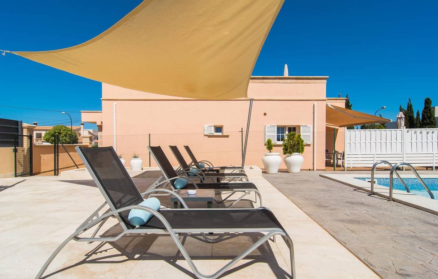 Foto 11 von 41: Ruhige Wohnung mit Meerblick, Pool und Grill