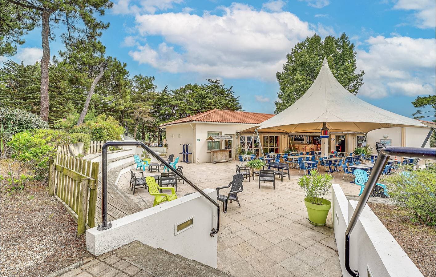 Foto 13 von 40: Appartement am Strand mit Pool