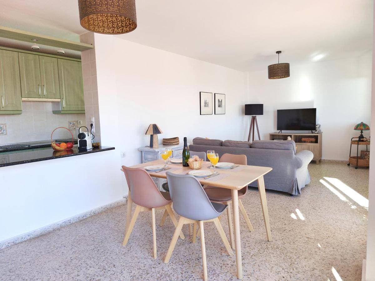 Foto 5 von 38: Three-Bedroom Apartment with Sea View