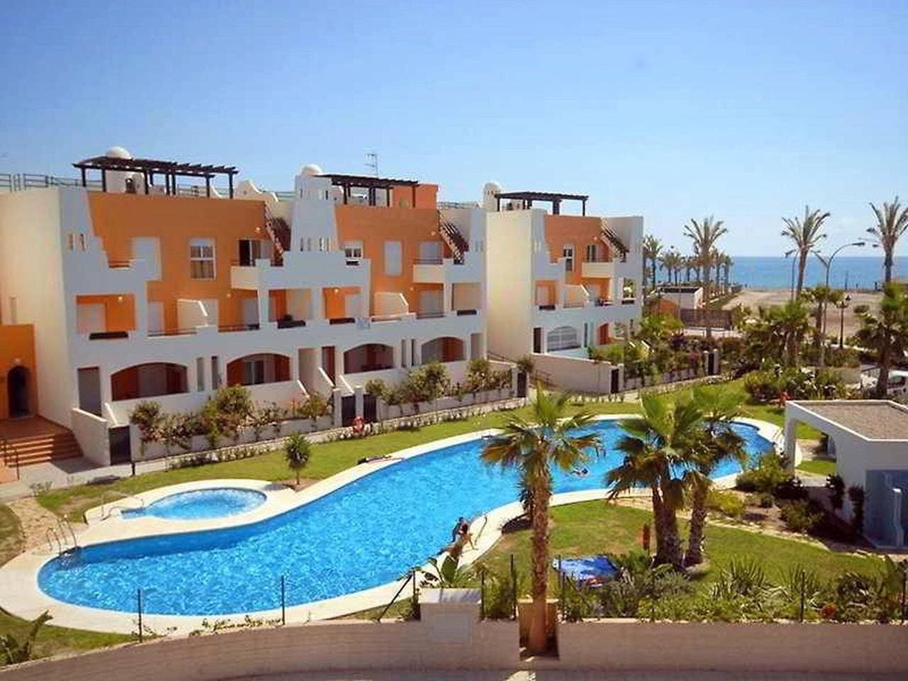 Penthouse-Wohnung mit Aussicht und privatem Pool 1