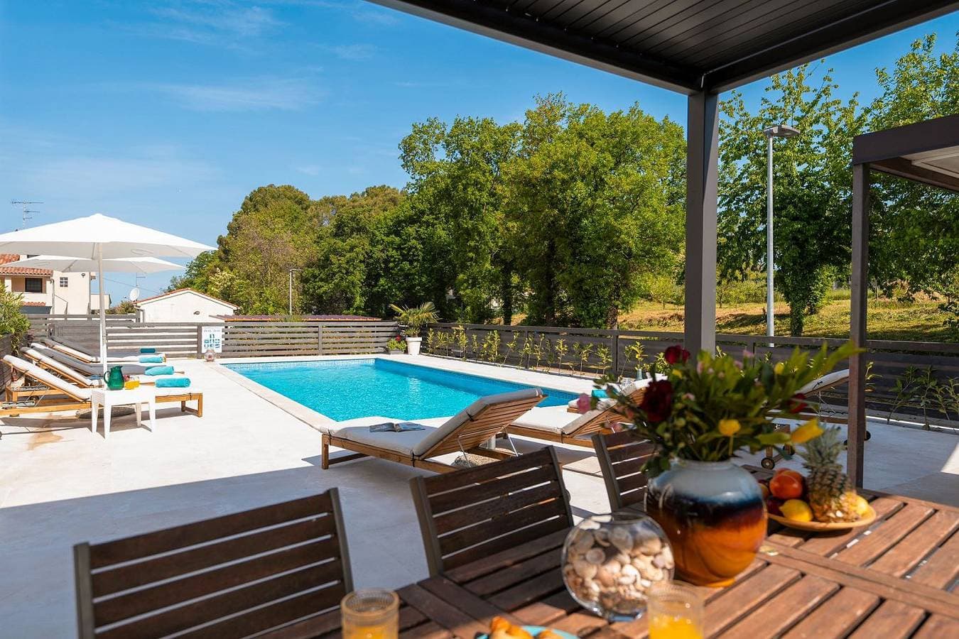 Strandnahes Apartment mit Jacuzzi, Meerblick, Pool, privatem Balkon, nur 100 Meter zum Strand 1