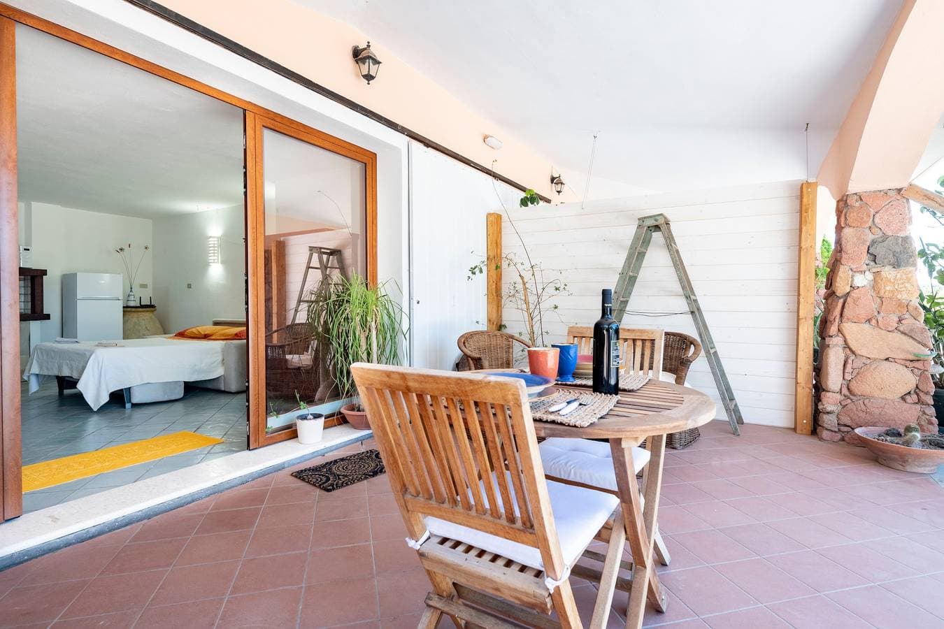Foto 2 von 22: Ferienwohnung Colori della Sardegna in Villa Belvedere in der Nähe dem Strand