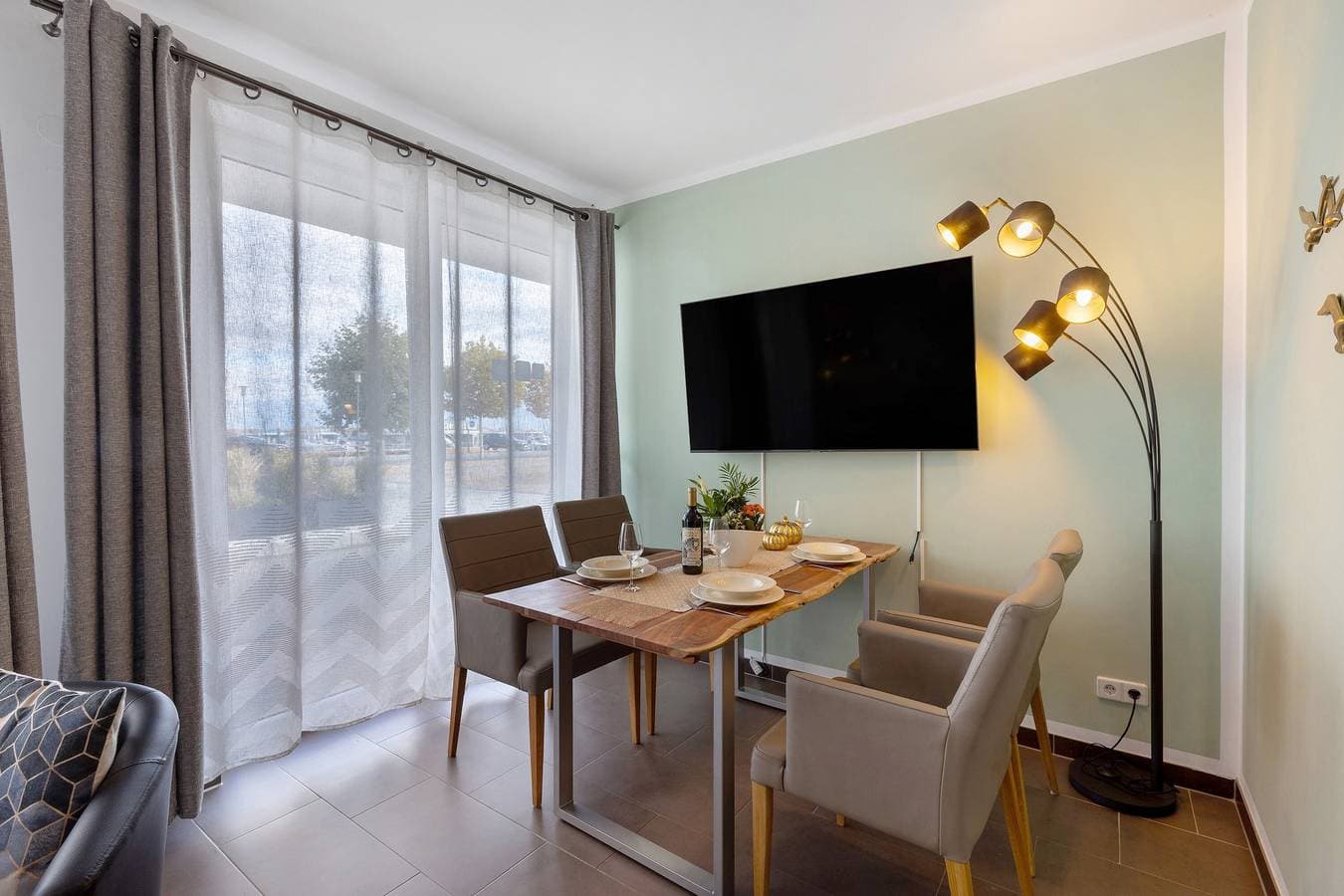 Foto 3 von 18: Ferienwohnung "Seeperle - Marina Mücheln" mit Seeblick, privater Terrasse und Wi-Fi