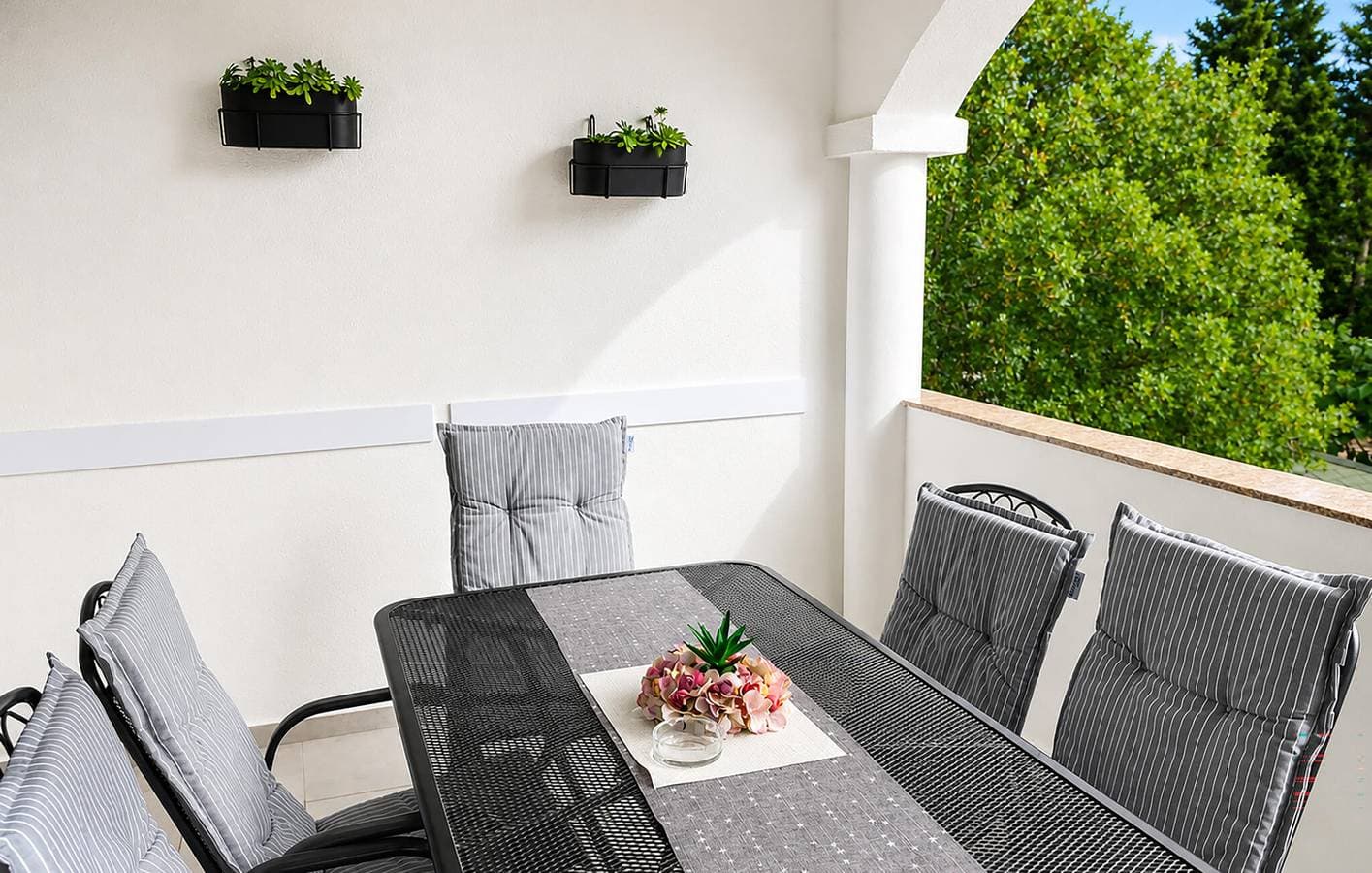 Gemütlich, 2 km von der Küste entfernt: WLAN, Klimaanlage, Parkplatz, Terrasse und Küche! 1