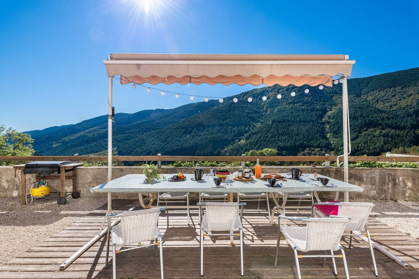 Foto 8 von 35: Zimmer 'La Ferme De Chalas - Coucoulude' mit Gemeinschaftspool, gemeinsamer Terrasse und WLAN