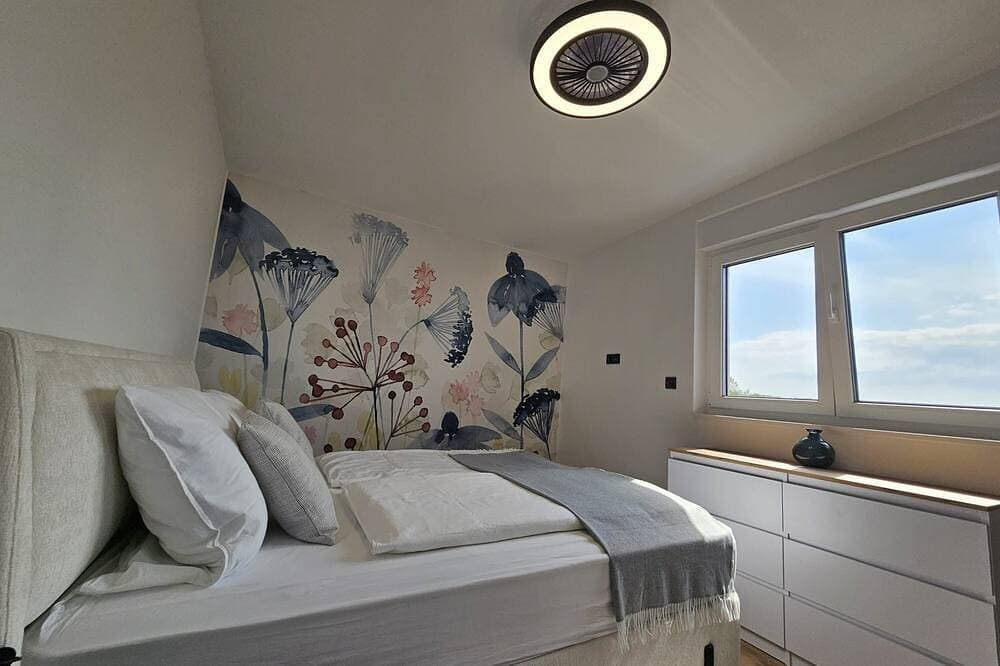 Foto 9 von 21: Moderne Ferienwohnung mit Panorama‑ und Sundowner‑Blick in Malinska (Insel Krk)