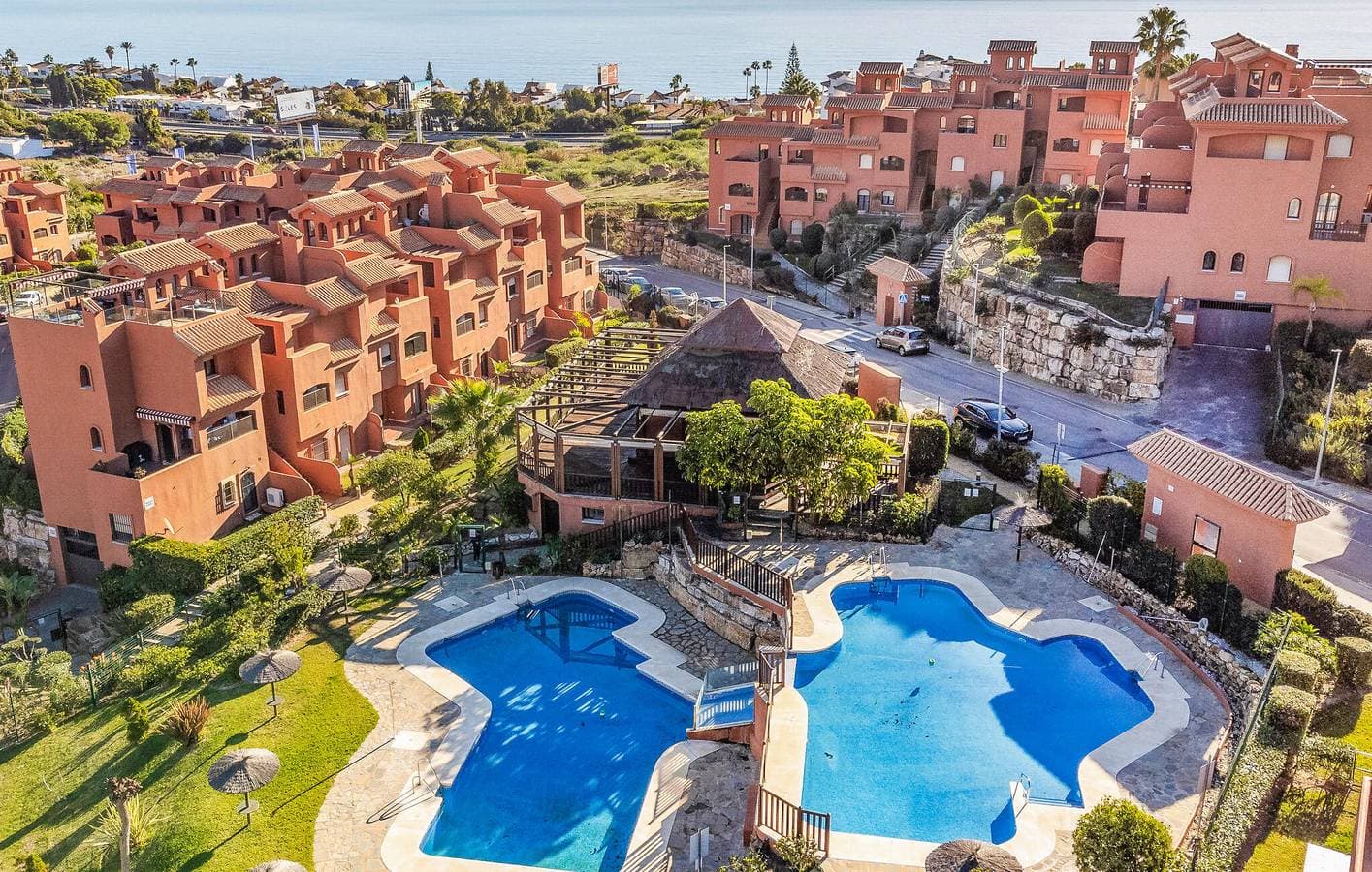 Apartment mit Meerblick, Pool und Terrasse 1