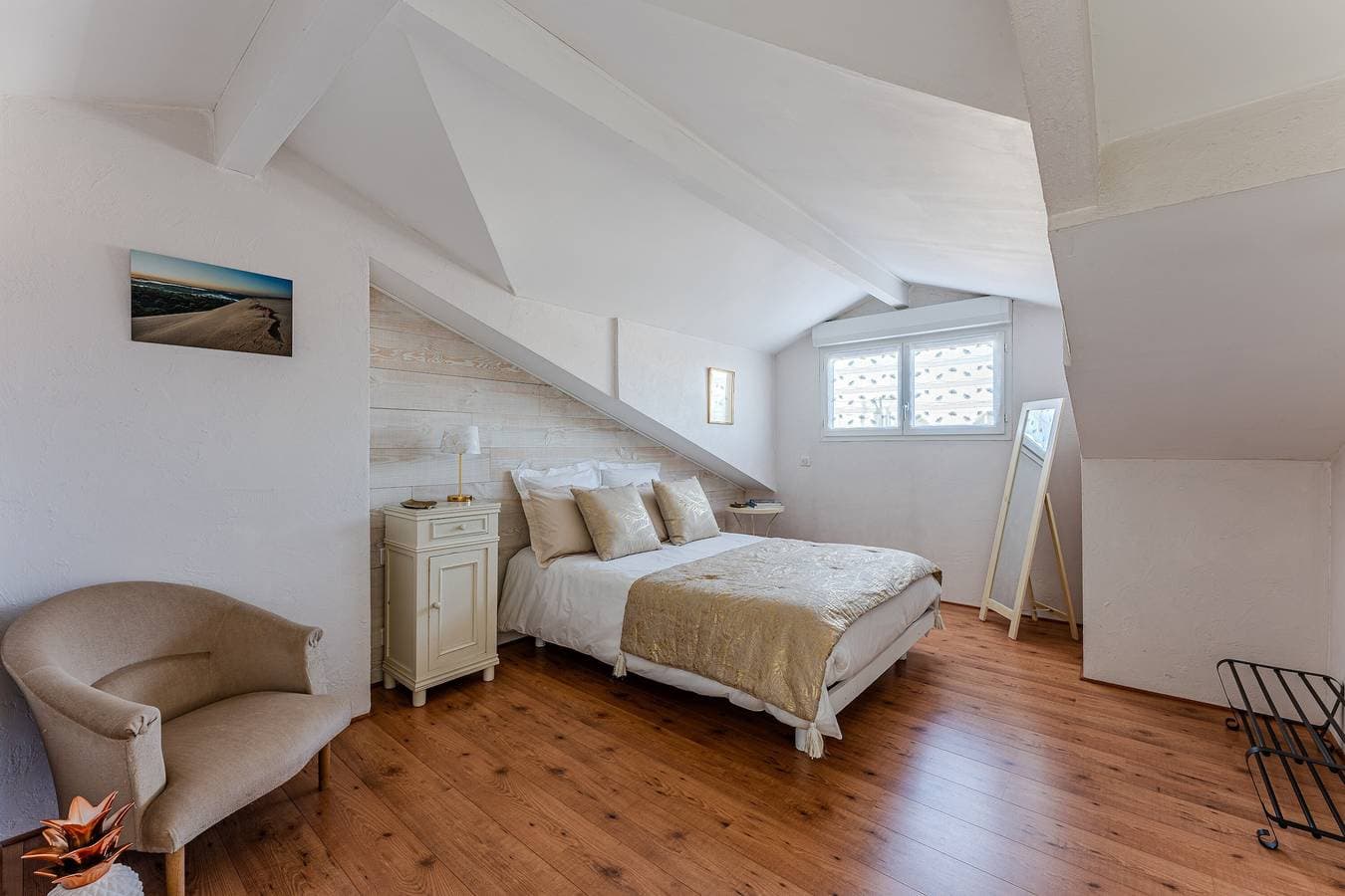 Foto 5 von 20: Gästezimmer 'La Chambre Dorée Du Bassin' mit privatem Garten und WLAN