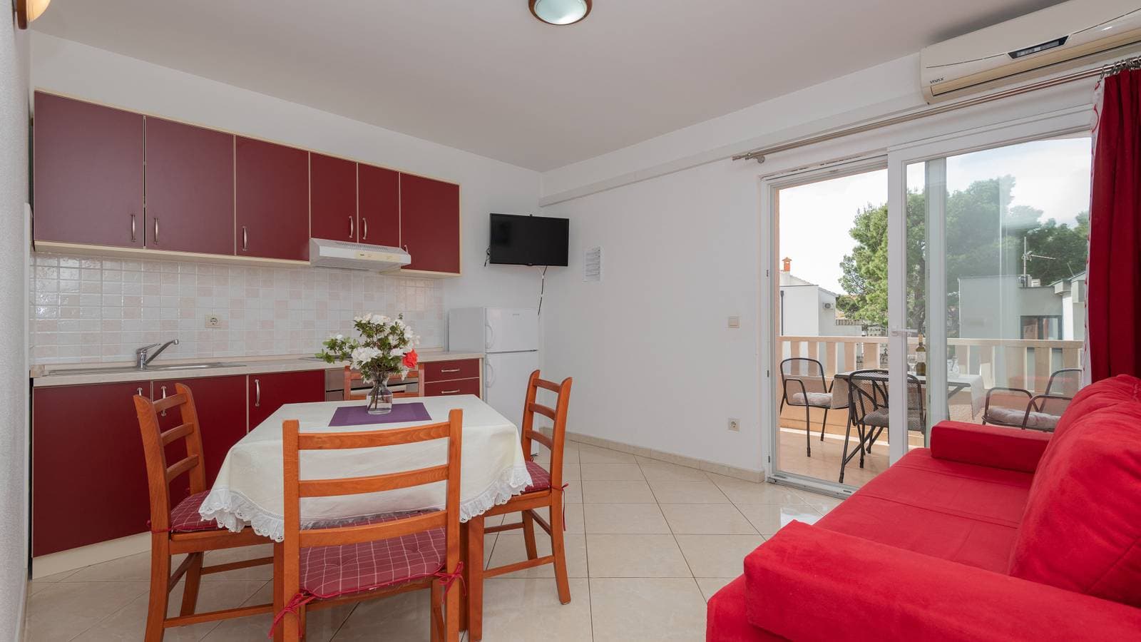 Foto 4 von 16: Apartman Erstic 1 - Baška Voda by Villas Guide