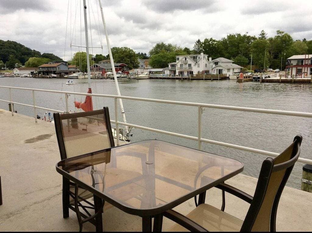 Foto 5 von 8: Couples Waterfront Condo Saugatuck Kayak-Beach-hike-kayak  Outdoor Heated Pool