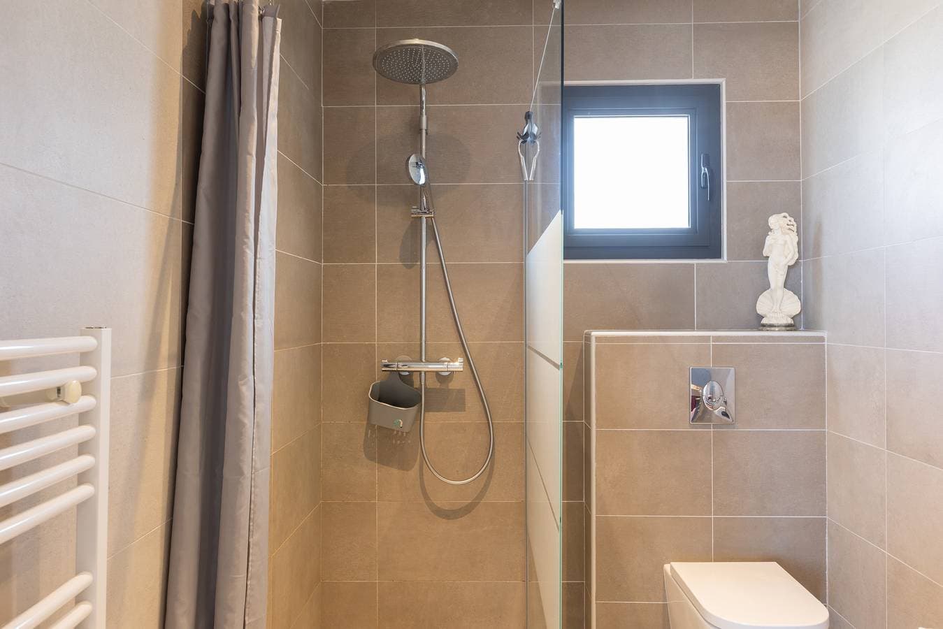 Foto 9 von 19: Gästezimmer „Chambre D’hôtes à Losari“ mit Meerblick, WLAN und Klimaanlage
