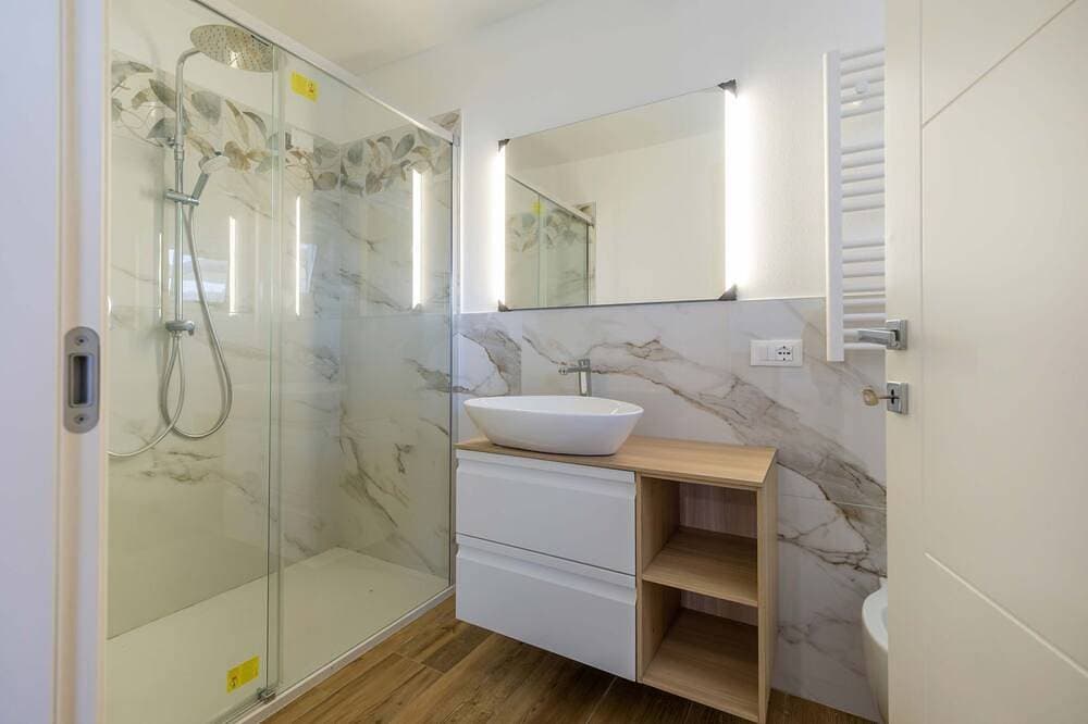 Foto 4 von 30: Privater Pool und herrlicher Seeblick