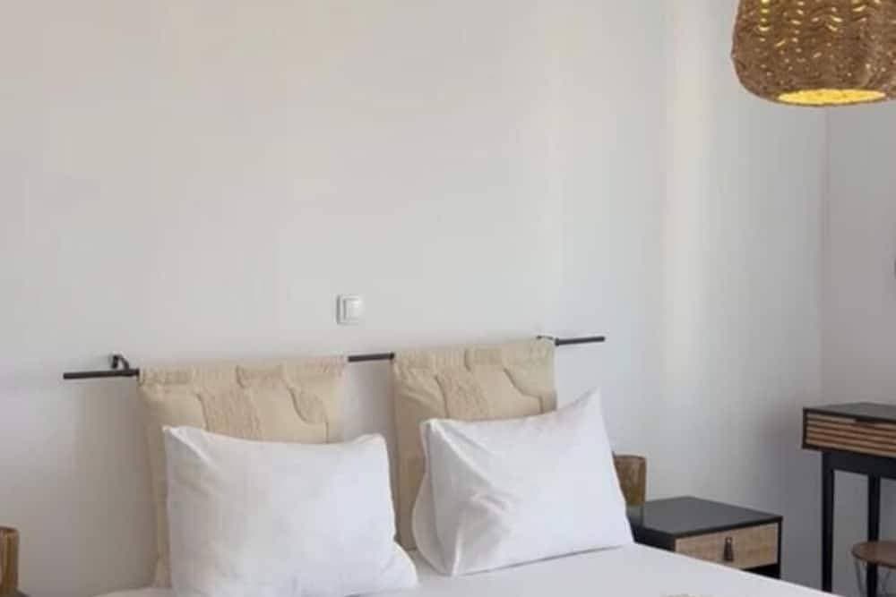 Foto 2 von 24: Oliviera Calm Home - 7 Min Walk to Beach View, Pool