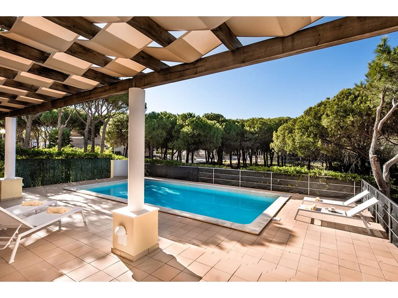 Foto 7 von 32: Große Villa mit privatem Pool nur wenige Gehminuten vom Strand entfernt