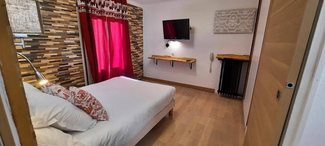 Foto 2 von 7: Double Room with Balcony and Slope View