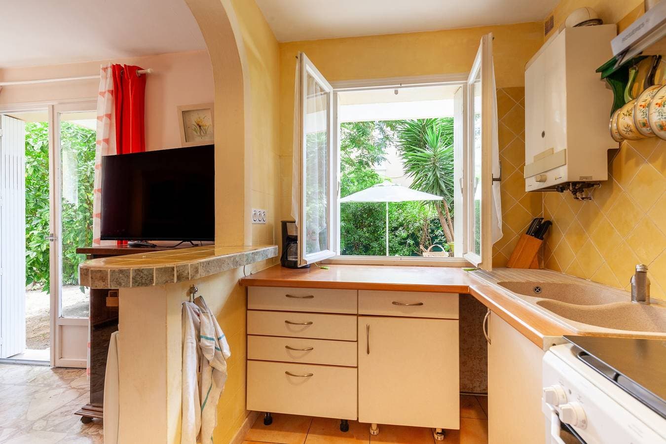 Foto 6 von 22: Ferienwohnung 'Appartement Dans Cadre De Verdure' mit privater Terrasse, privatem Garten und WLAN