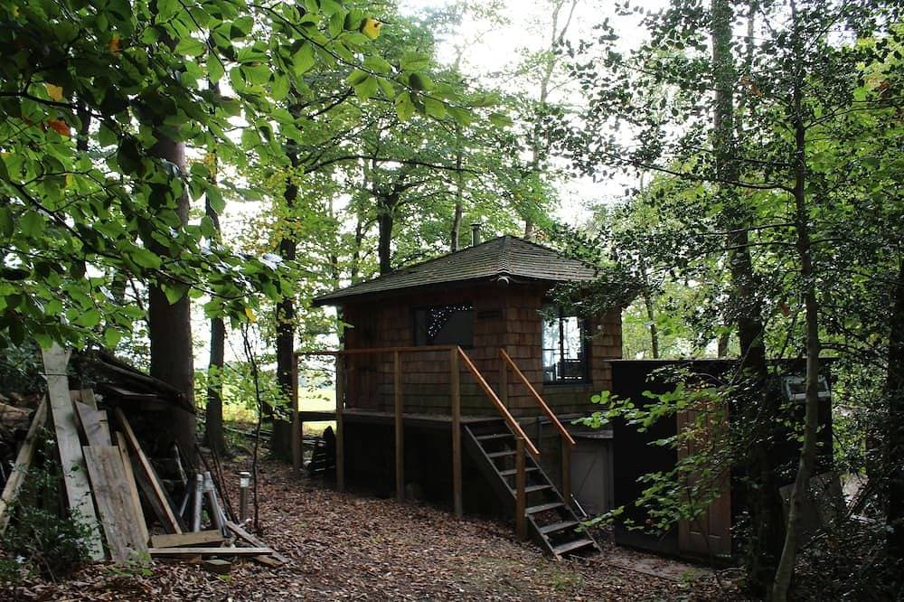 Magical Treehouse/Cabin hidden in Ancient Woodland 1