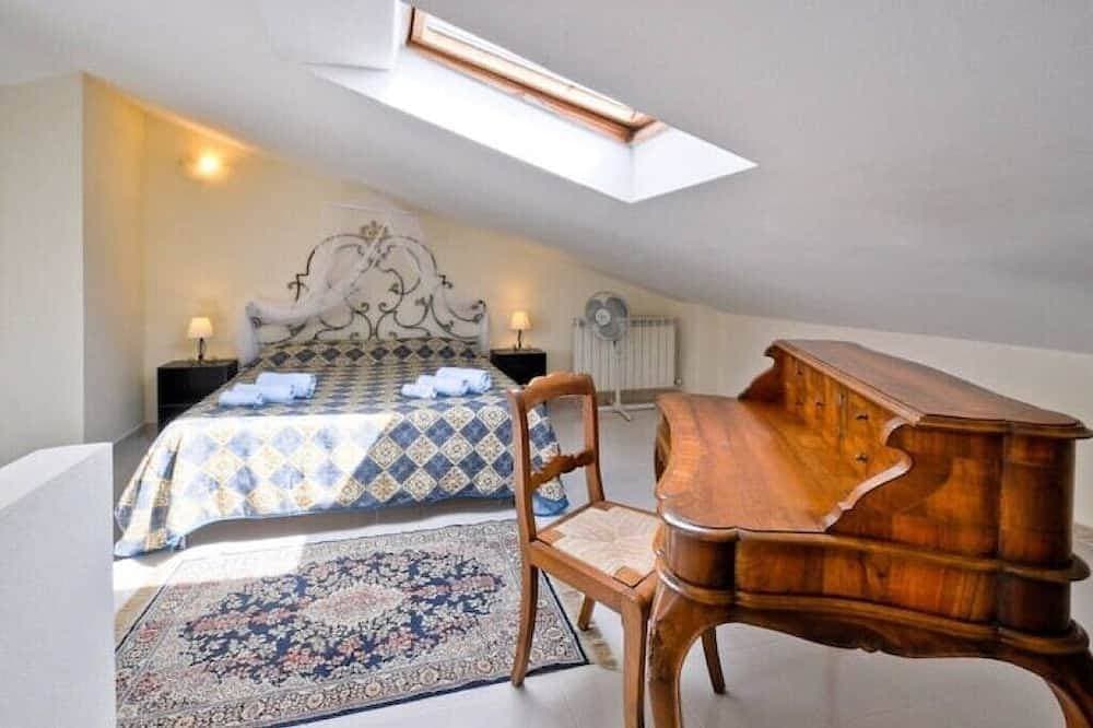 Foto 7 von 27: Stylish & Spacious Townhouse - Walk to Beach & Town