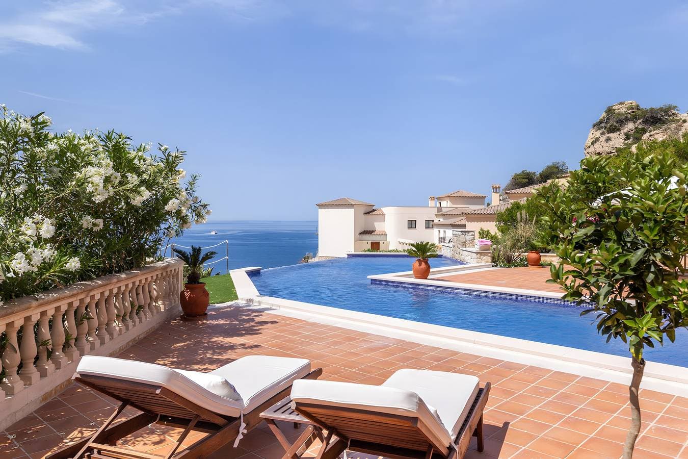 Foto 11 von 28: Villa 'Ichtys' mit Infinity-Pool und Meerblick in Cala Moragues