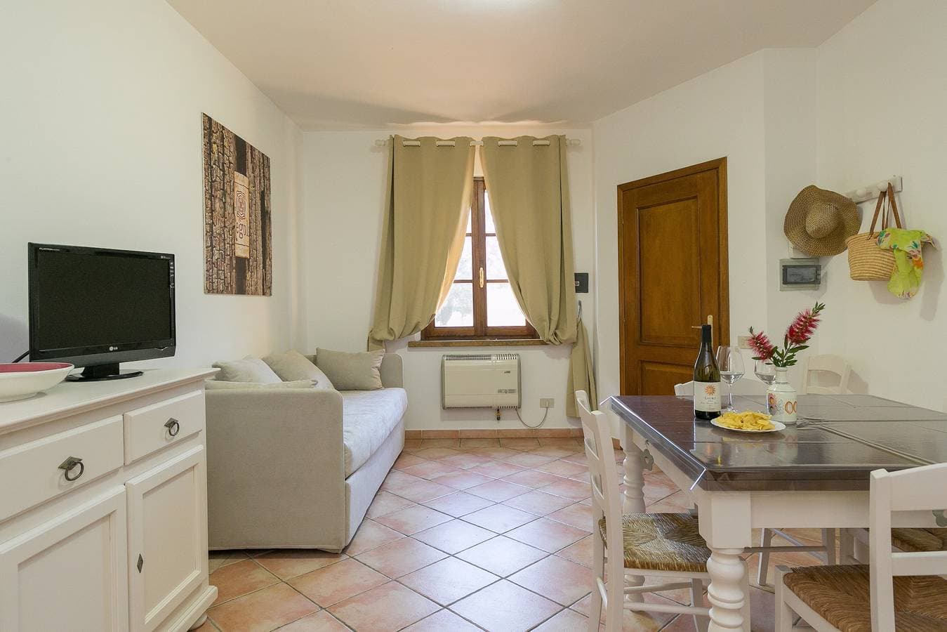 Foto 7 von 29: Apartment 'Podere Nuti – 4 Lauro' mit eigenem Pavillon, Gemeinschaftspool und Garten