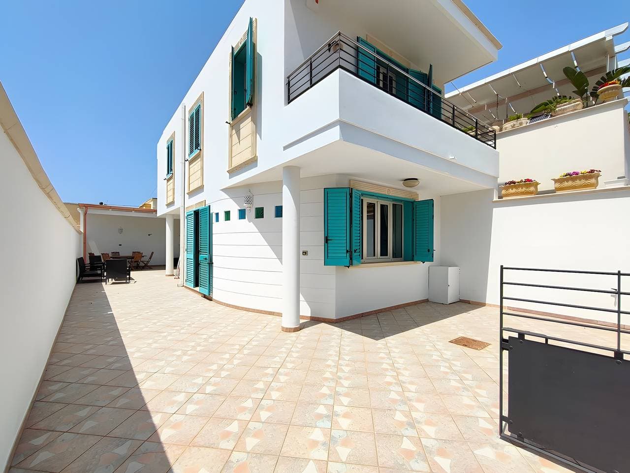 Foto 2 von 29: Ferienhaus 'Villetta A 200 Mt Dalle Spiagge' mit privatem Garten und Klimaanlage