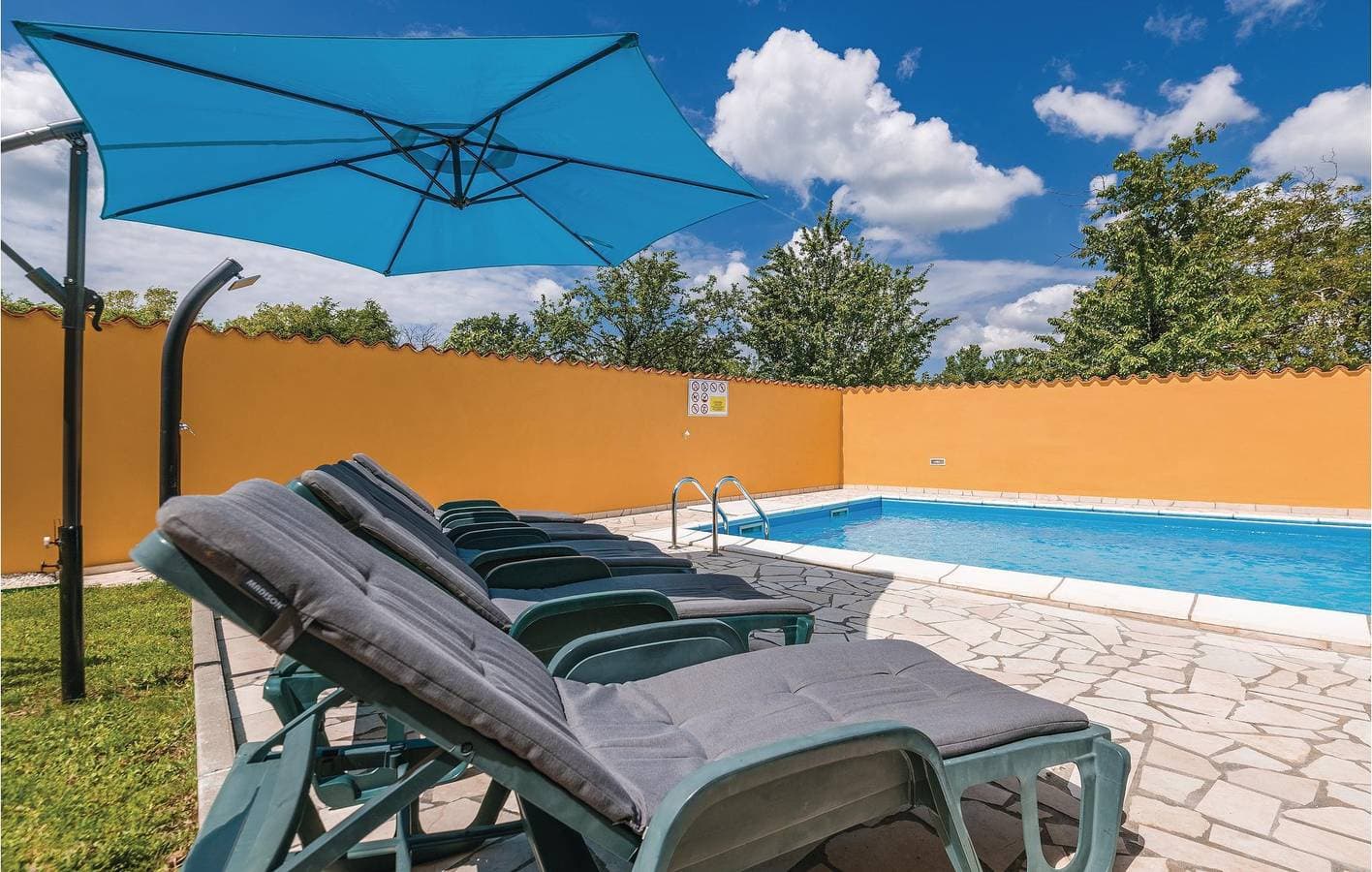 Foto 9 von 34: Gemütliche 2-Zimmer-Wohnung mit Terrasse, in der Nähe des Stadtzentrums von Sajini
