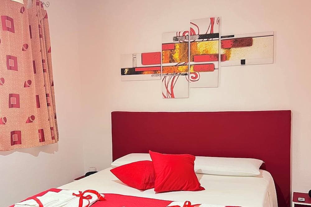 Foto 5 von 13: Cozy studio apartment center Bosa