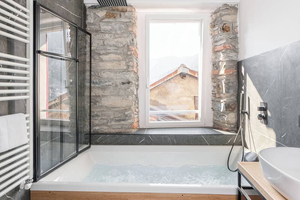 Foto 7 von 29: Dn Art Royale: Villa w/ Private Spa, Hot Tub & Stunning Lake Como View Terrace