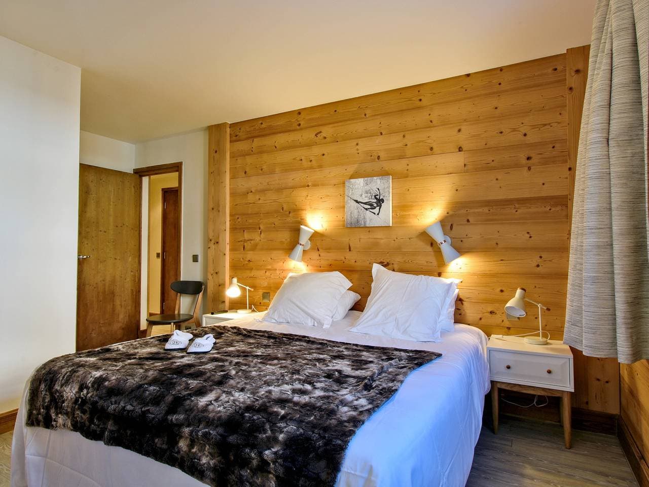 Foto 8 von 10: Gemütliches Herzstück Courchevel 1850: 2 Schlafzimmer, Ski-Kabinen, Willkommensgeschenk