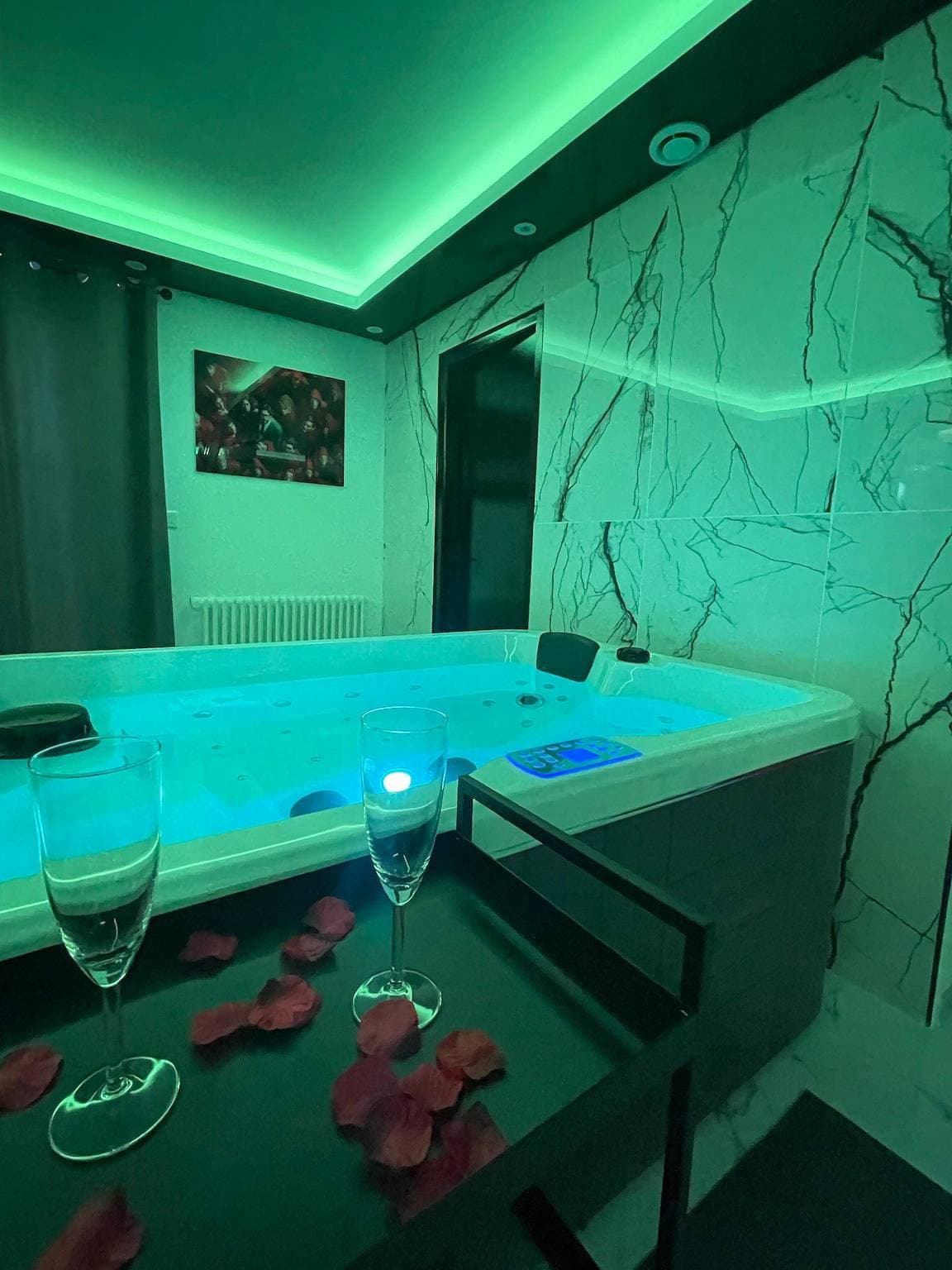Foto 12 von 31: Ferienhaus 'La Casa De Lové Suite Jacuzzi' mit privatem Garten und WLAN