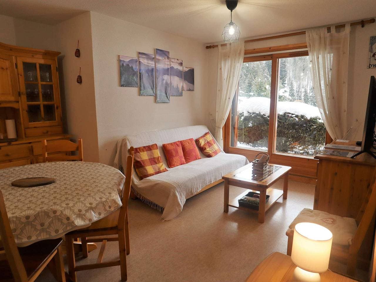 Helles Apartment für 4-6 Personen mit 2 Schlafzimmern, Bergblick, Balkon und privatem Parkplatz 1