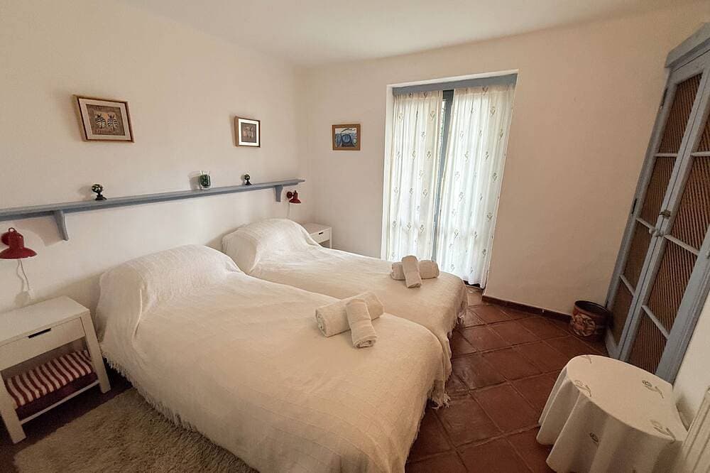 Foto 4 von 26: Abgeschiedene Villa mit Panoramablick, privatem beheiztem Pool und kostenlosem Internet.