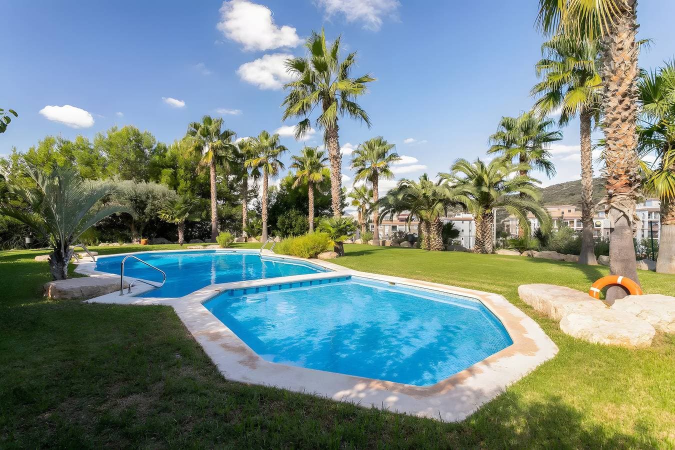 Appartement avec 2 piscines 1