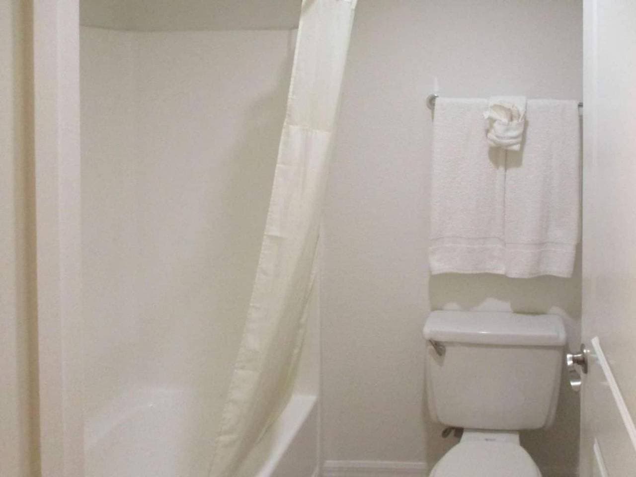 Foto 12 von 25: 1 Kingsize-Bett | Nichtraucher, Kühlschrank