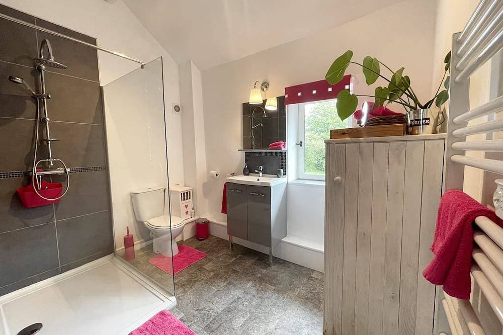 Foto 10 von 30: L' etang-Ferienhaus-Komfort-Ensuite mit Dusche