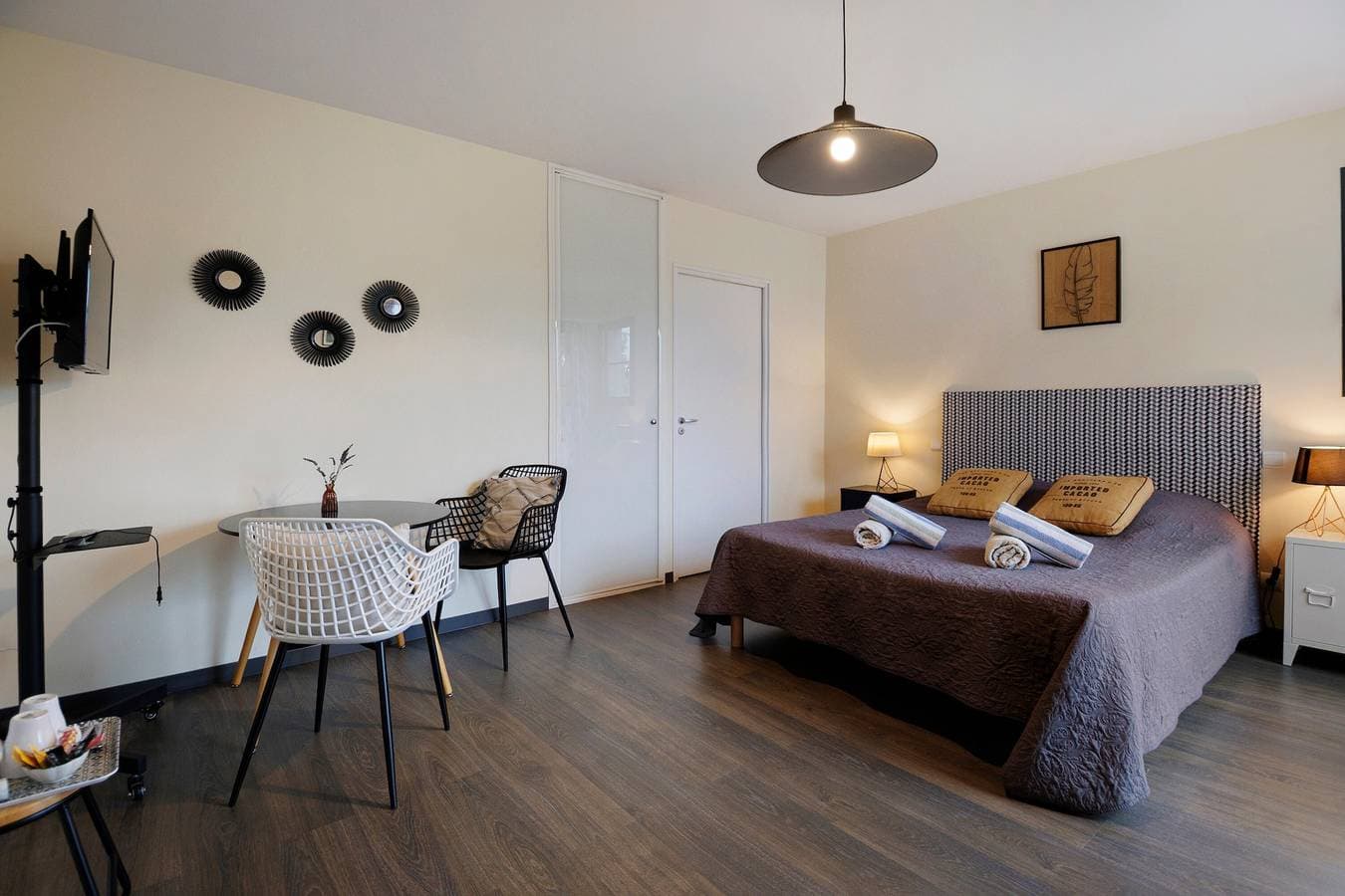 Foto 8 von 25: Bed and Breakfast 'Chambre Black and White' mit Gemeinschaftsterrasse, Balkon und WLAN
