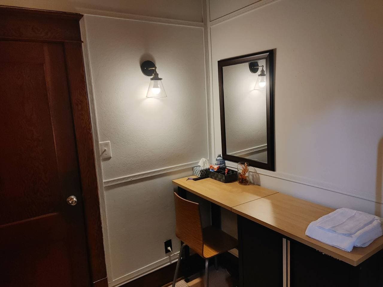Foto 3 von 25: Gemütliches Economy-Zimmer im Zentrum von Saint John mit Gemeinschaftseinrichtungen