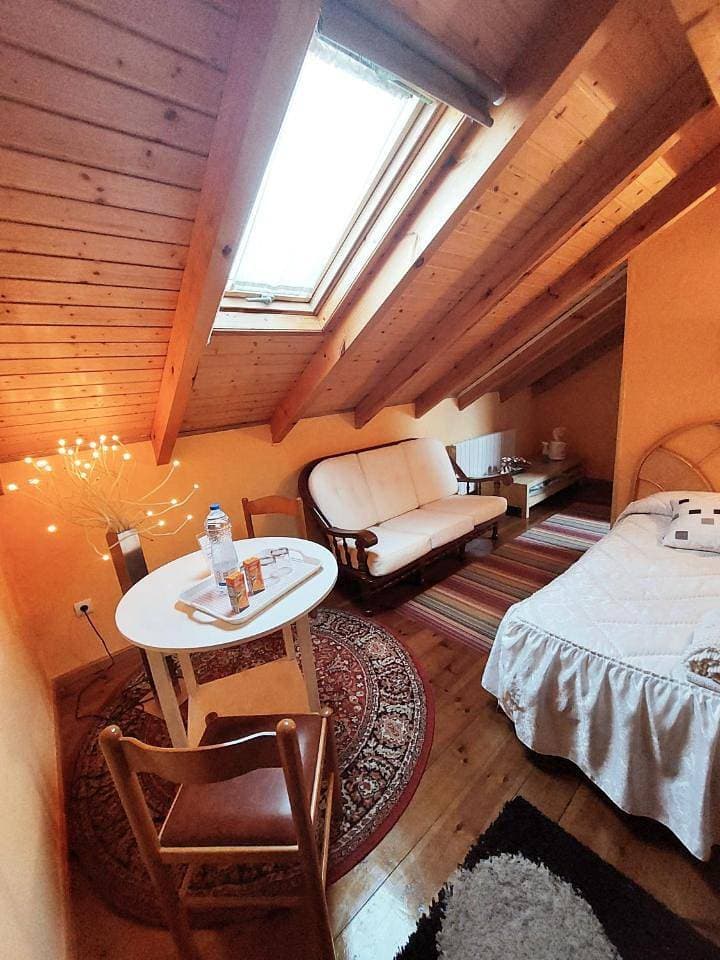 Foto 9 von 19: Double Room with Private Bathroom