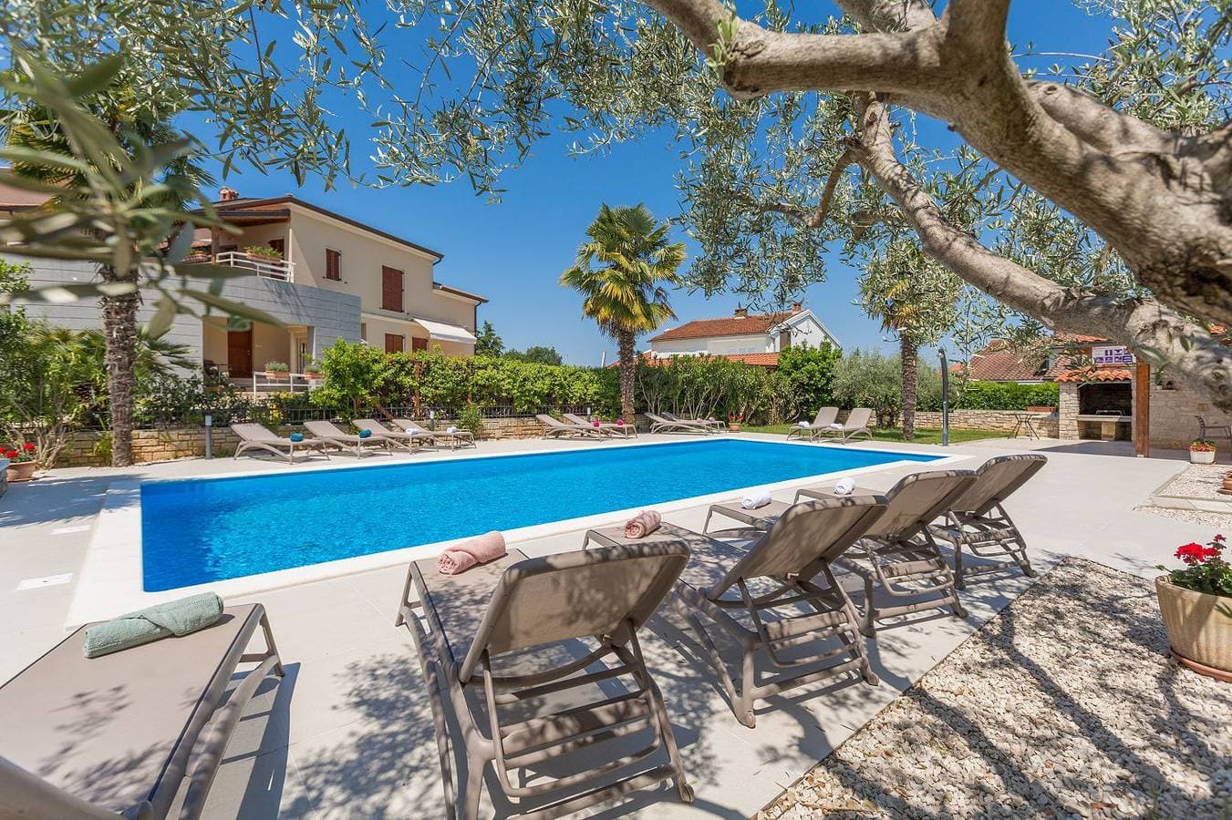 Foto 6 von 26: Mediterranes Apartment mit 60m2 Pool, BBQ-Bereich, Liegen, Waschmaschine