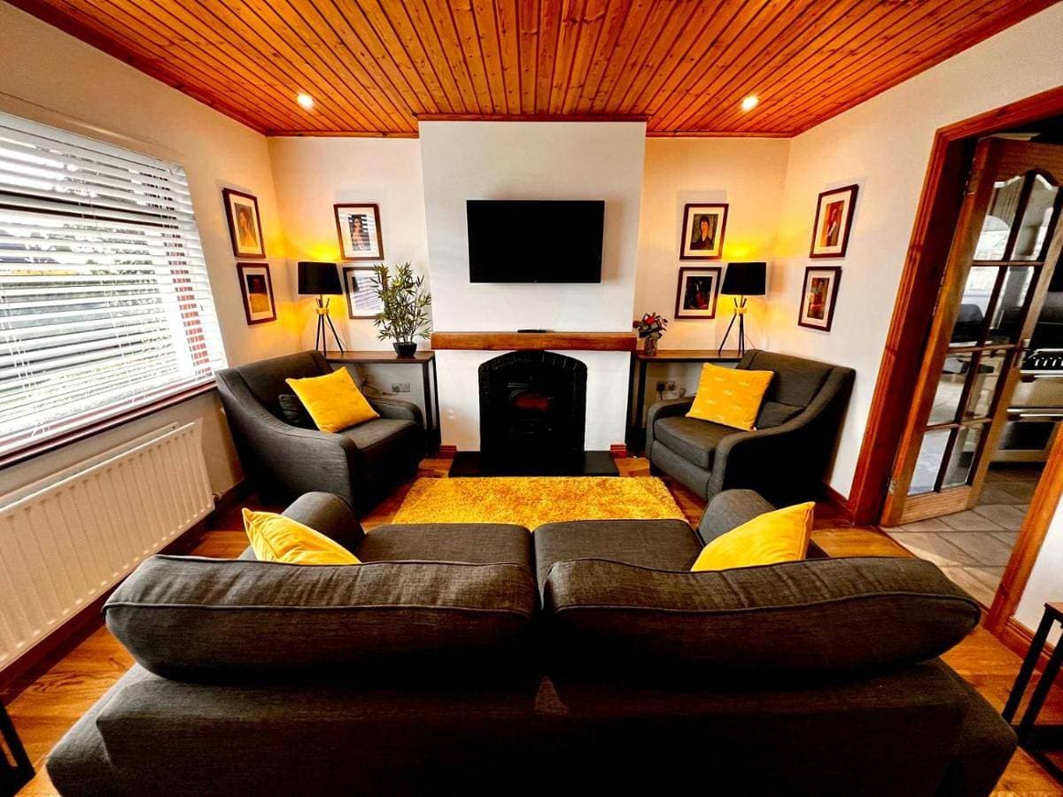 Comfy Cottage 1