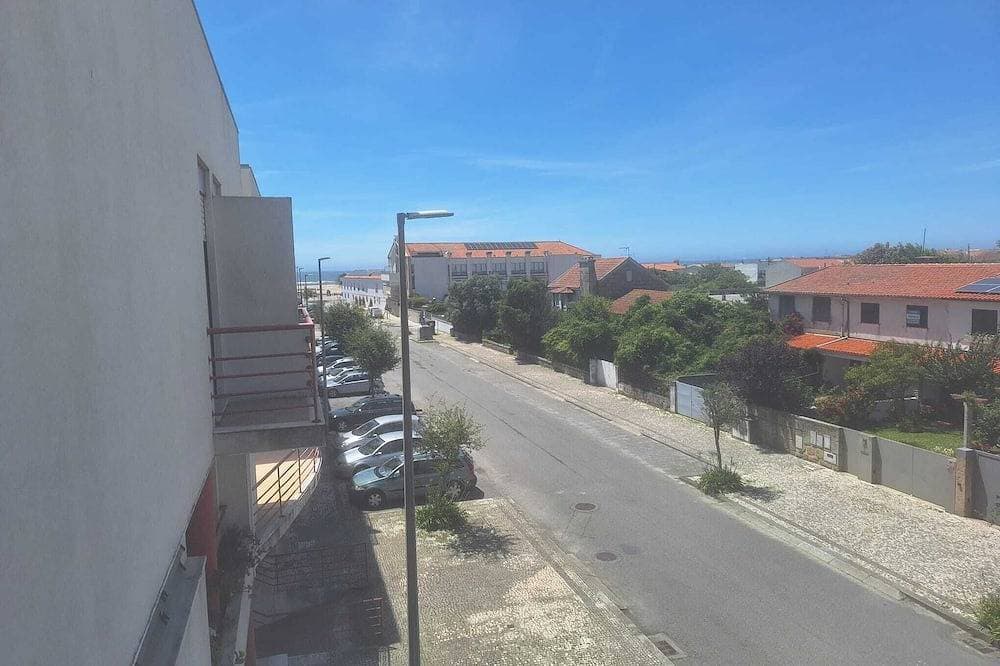 Two-bedroom vacation home with sea view. 1