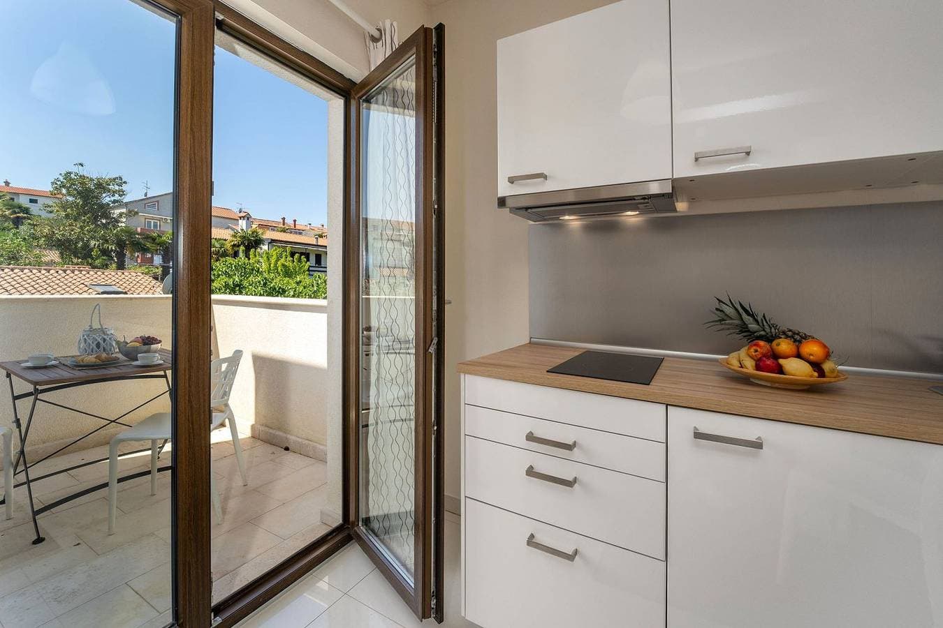 Foto 9 von 28: Extravagantes Apartment nur 100 Meter zum Strand mit Salzwasserpool und Jacuzzi