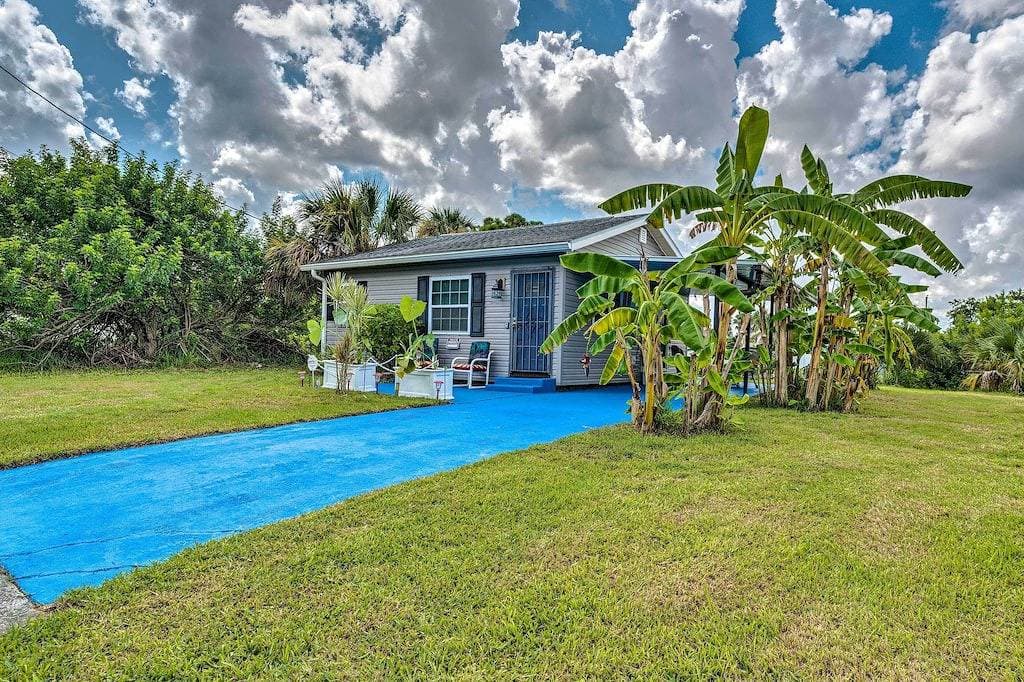 Foto 11 von 25: 2 Mi to Beach: Canal-Front Home in Hudson!