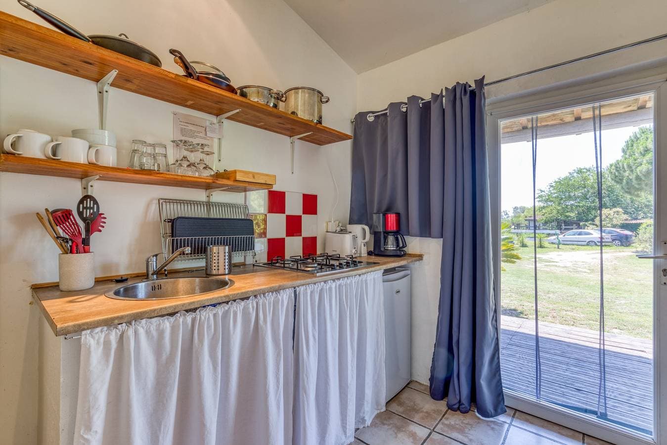 Foto 6 von 23: 'Mas Des Cypres - Mazet 7' mit Privatterrasse, Gemeinschaftsgarten und WLAN