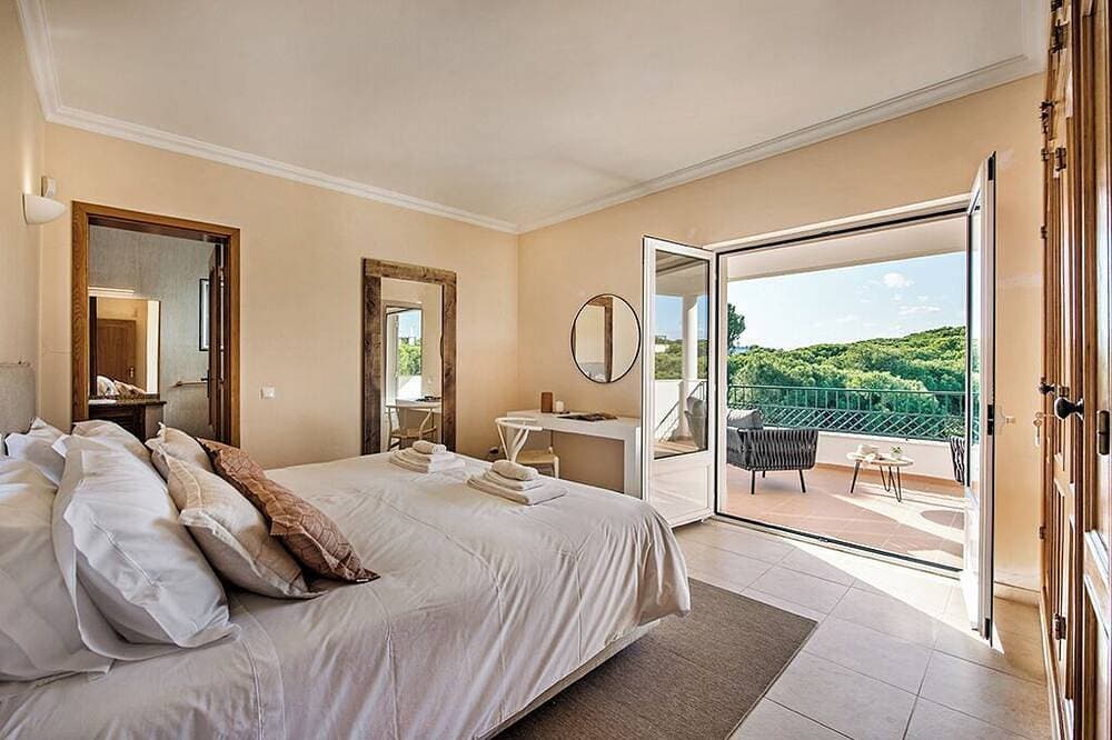 Foto 3 von 30: Geräumige Villa mit Pool in Praia Verde, zu Fuß zum Strand, mit kostenlosem WLAN